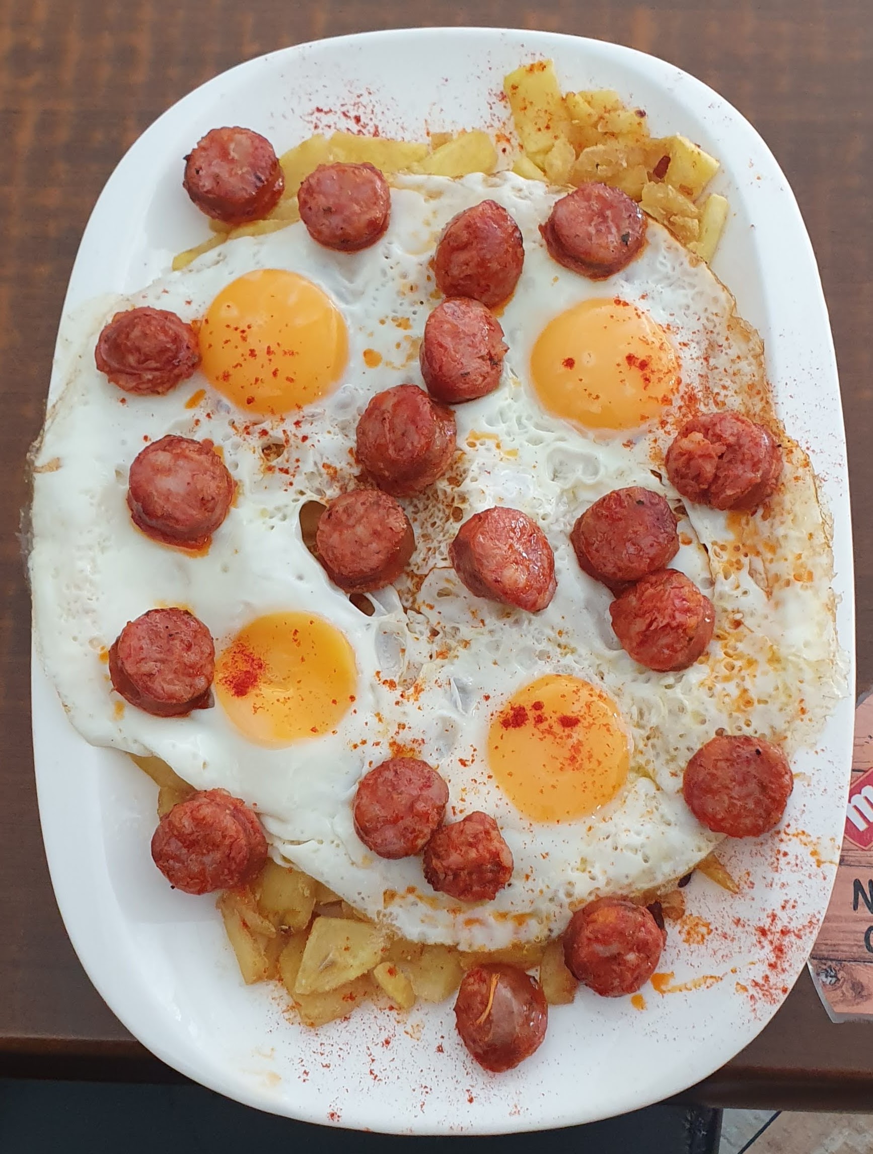 huevos rotos con chorizo